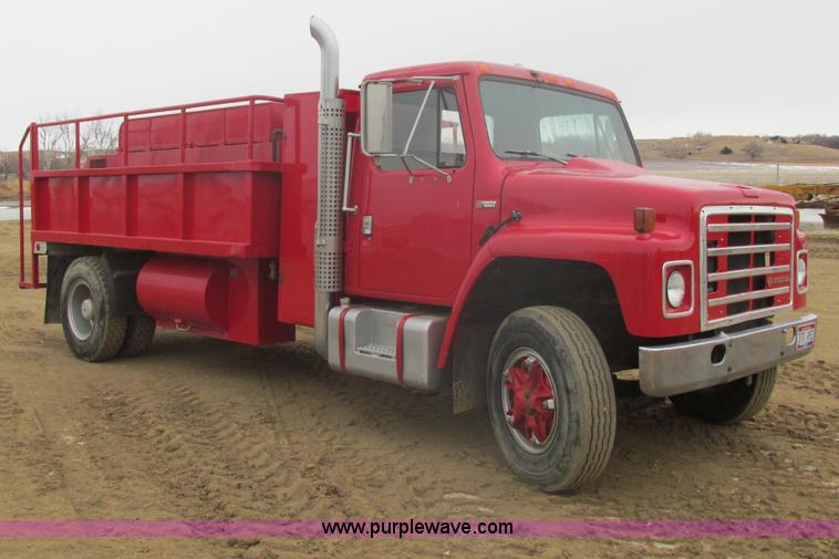 image for item E5271 1981 International 1854 firetruck