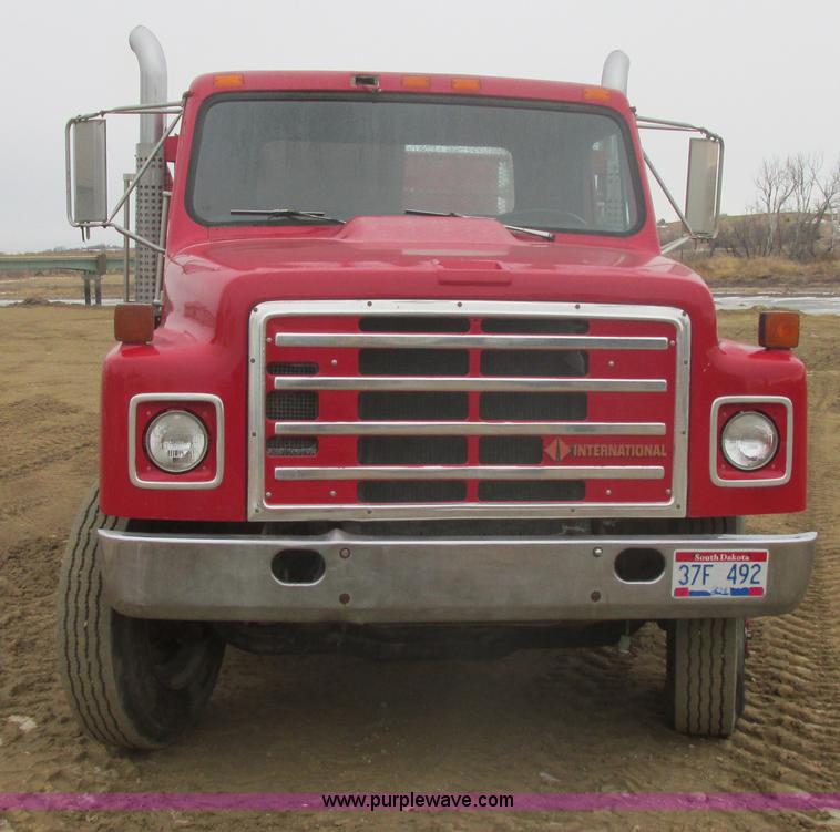 image for item E5271 1981 International 1854 firetruck