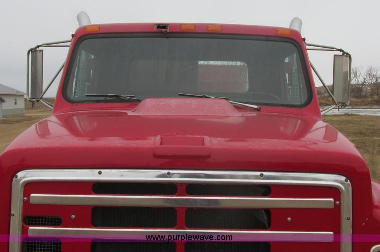 image for item E5271 1981 International 1854 firetruck