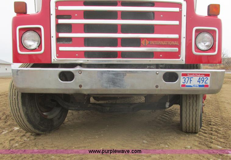 image for item E5271 1981 International 1854 firetruck