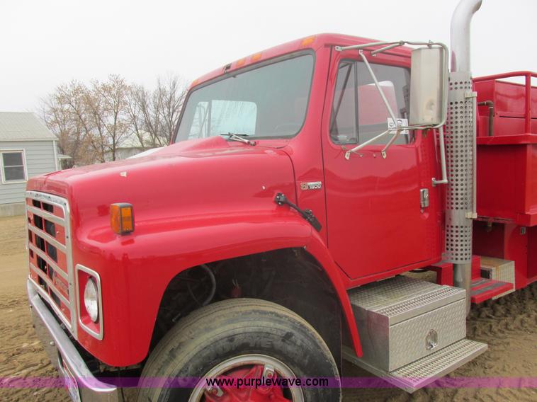 image for item E5271 1981 International 1854 firetruck