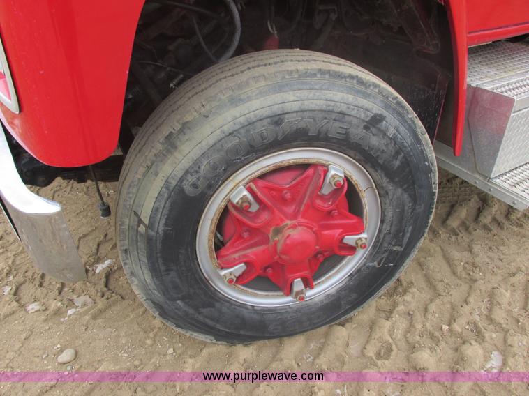 image for item E5271 1981 International 1854 firetruck