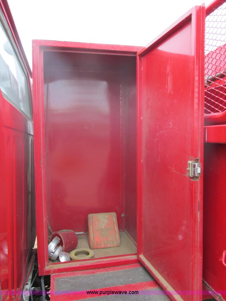 image for item E5271 1981 International 1854 firetruck