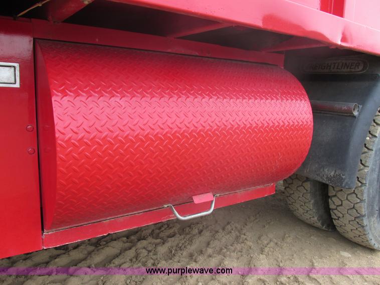 image for item E5271 1981 International 1854 firetruck