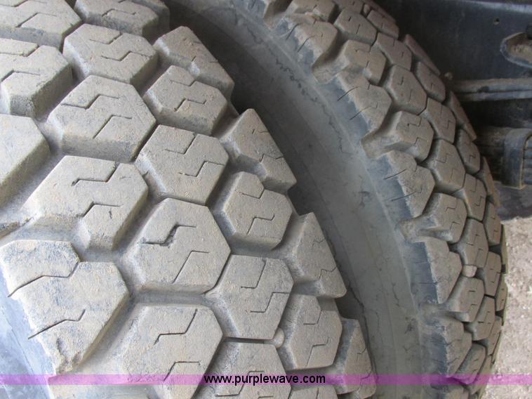 image for item E5271 1981 International 1854 firetruck