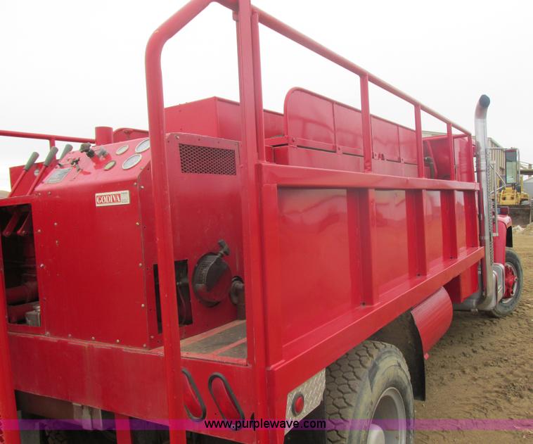 image for item E5271 1981 International 1854 firetruck