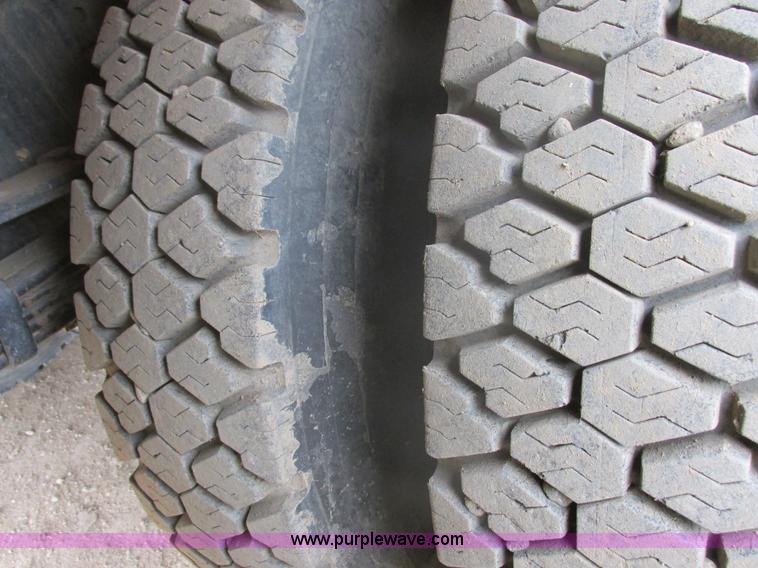 image for item E5271 1981 International 1854 firetruck