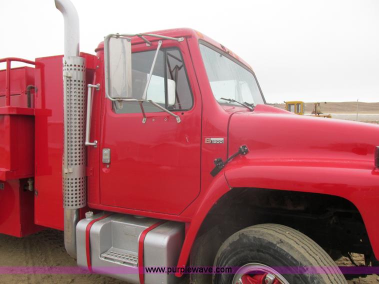 image for item E5271 1981 International 1854 firetruck