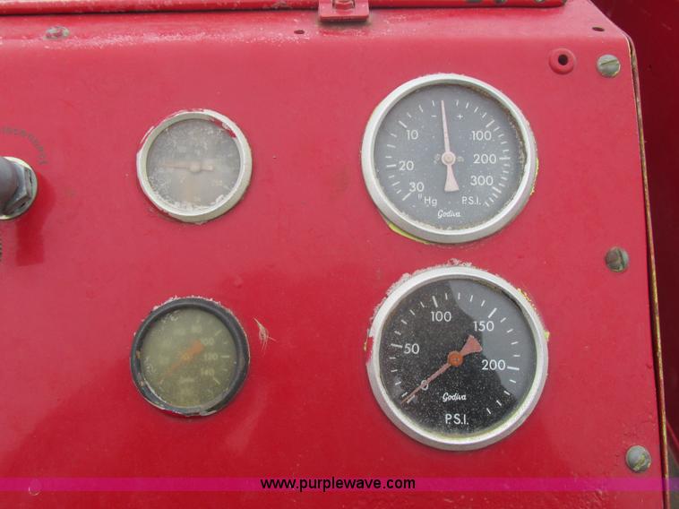 image for item E5271 1981 International 1854 firetruck
