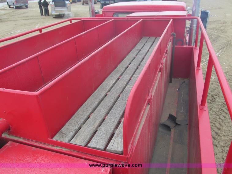 image for item E5271 1981 International 1854 firetruck