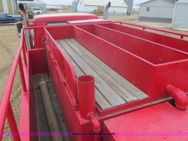 image for item E5271 1981 International 1854 firetruck