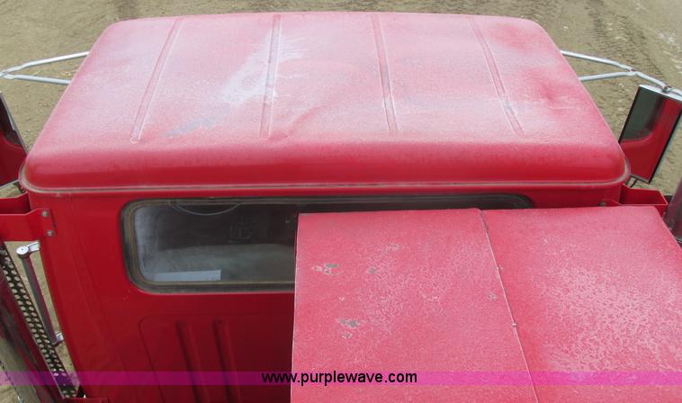 image for item E5271 1981 International 1854 firetruck