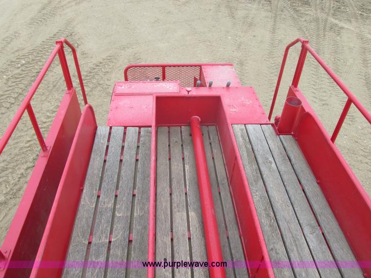 image for item E5271 1981 International 1854 firetruck