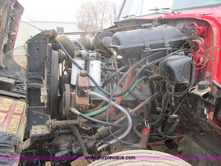 image for item E5271 1981 International 1854 firetruck