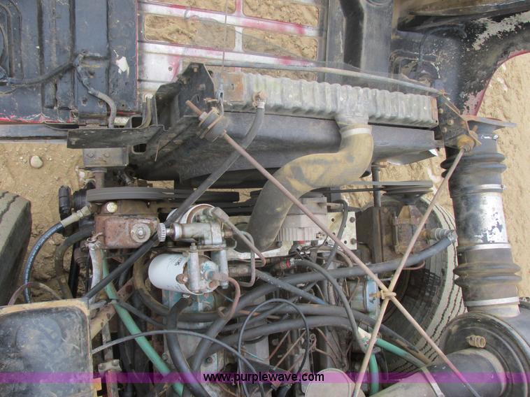 image for item E5271 1981 International 1854 firetruck