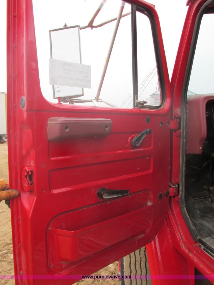 image for item E5271 1981 International 1854 firetruck