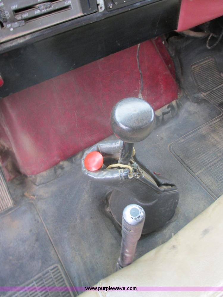 image for item E5271 1981 International 1854 firetruck