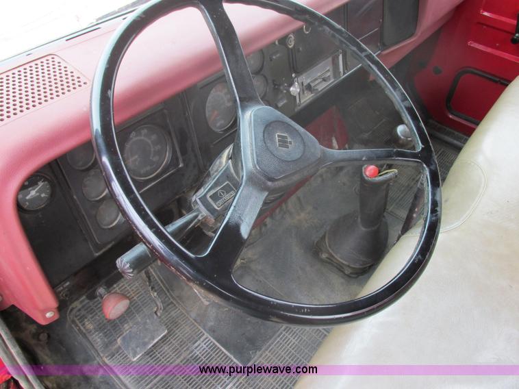 image for item E5271 1981 International 1854 firetruck