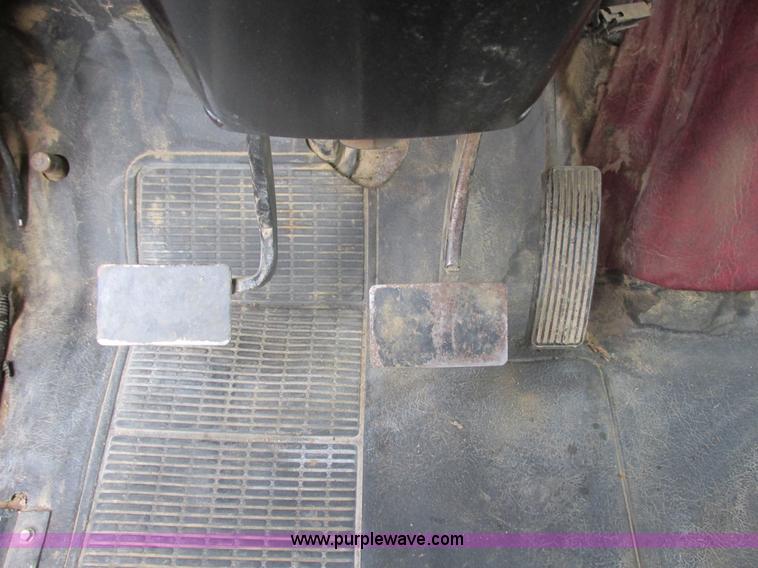 image for item E5271 1981 International 1854 firetruck