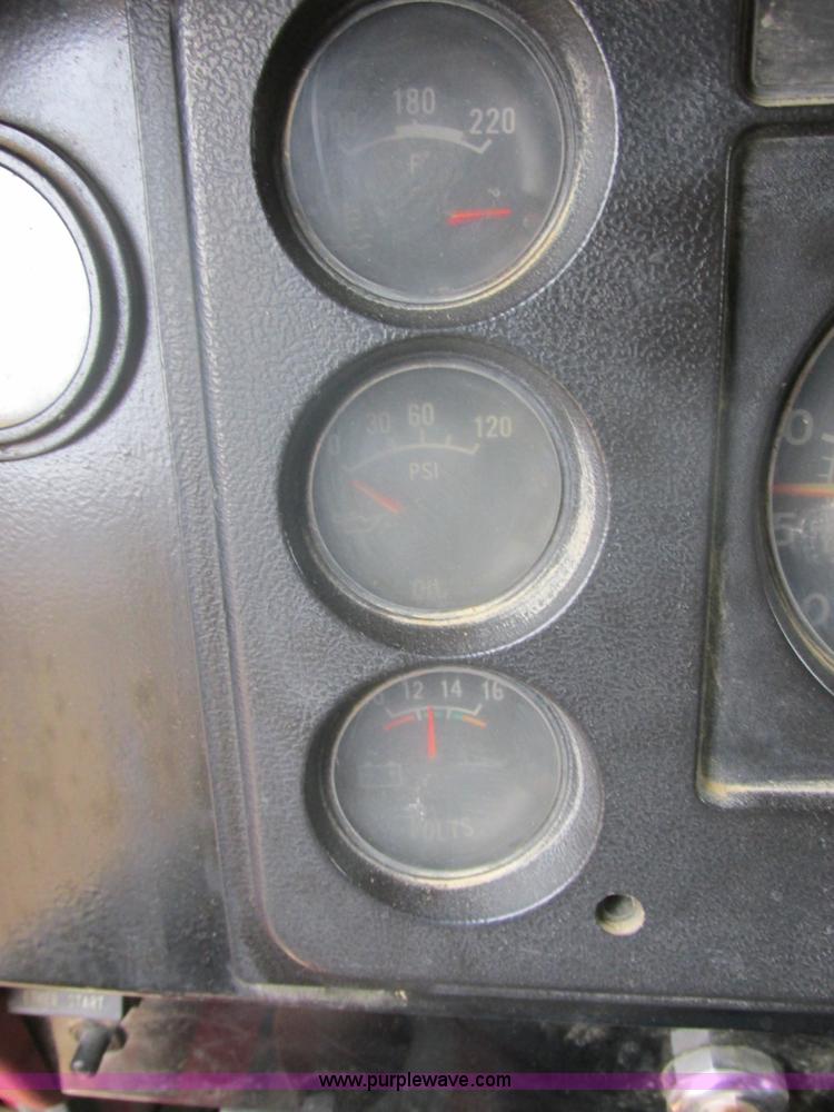 image for item E5271 1981 International 1854 firetruck