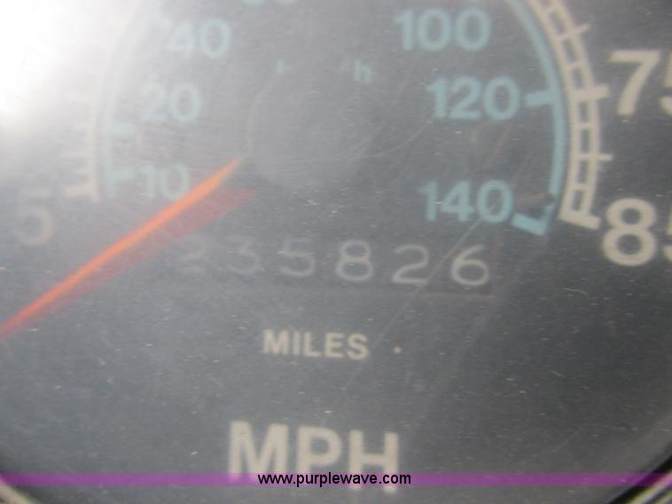 image for item E5271 1981 International 1854 firetruck