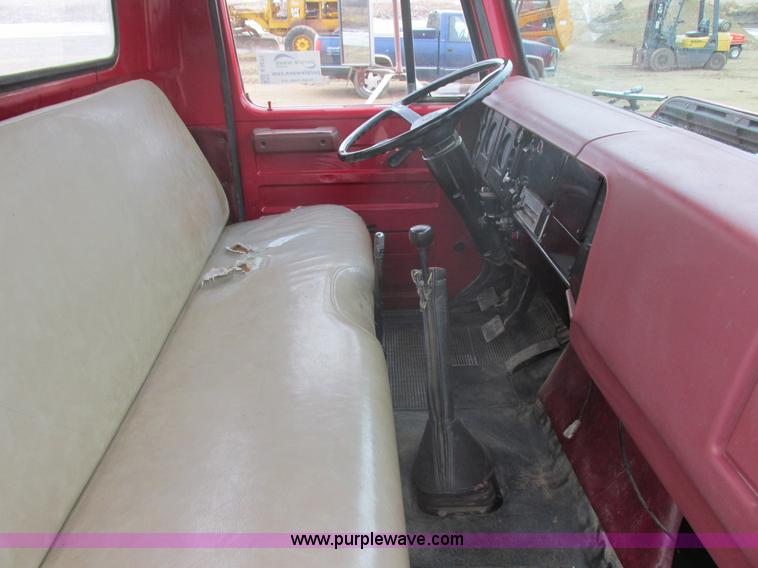 image for item E5271 1981 International 1854 firetruck