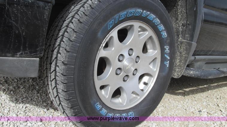 image for item G2244 2003 Chevrolet Tahoe Z71 SUV