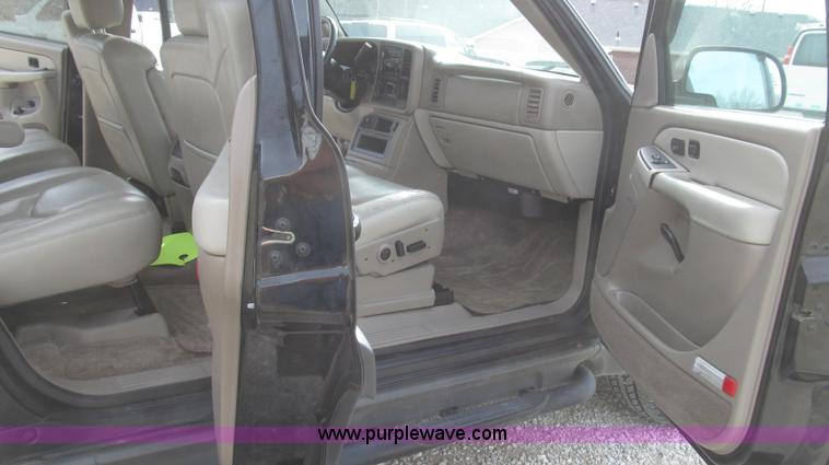 image for item G2244 2003 Chevrolet Tahoe Z71 SUV