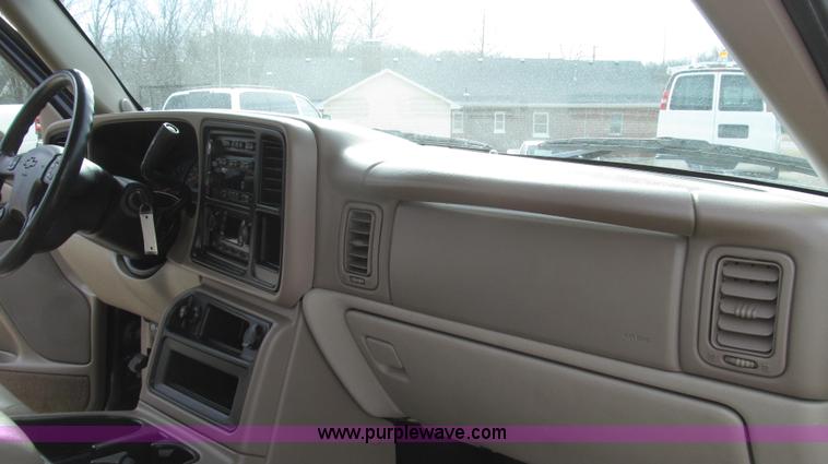 image for item G2244 2003 Chevrolet Tahoe Z71 SUV