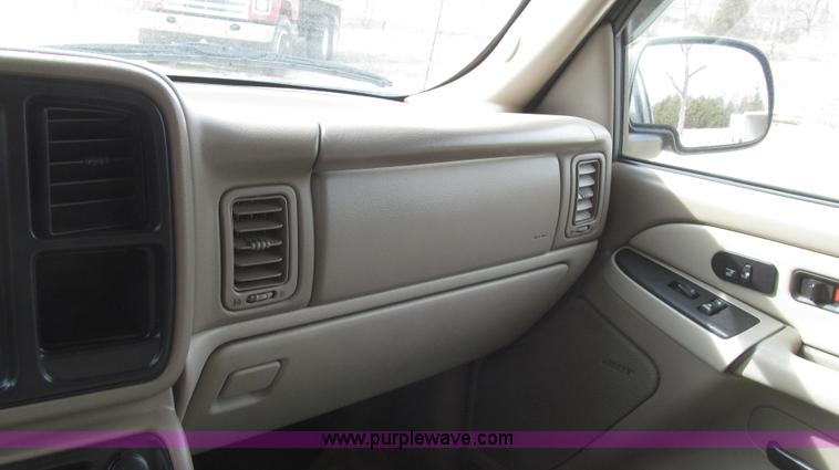 image for item G2244 2003 Chevrolet Tahoe Z71 SUV