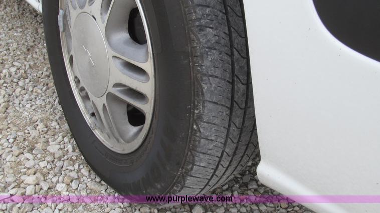 image for item G2247 2002 Chevrolet Venture LS van