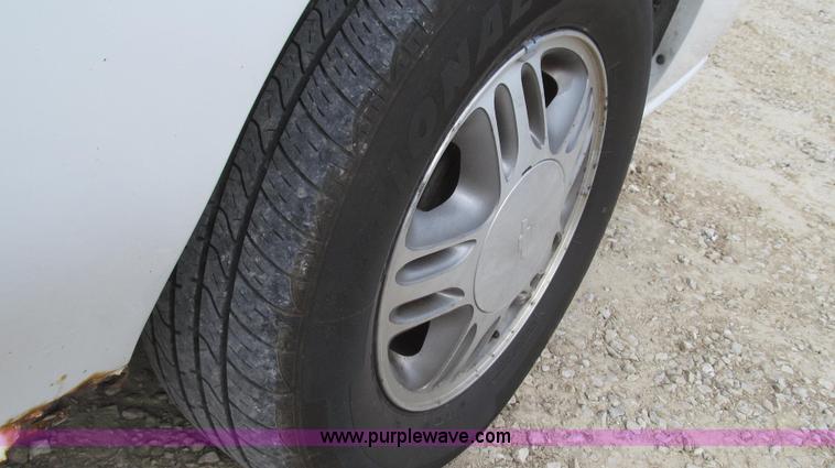 image for item G2247 2002 Chevrolet Venture LS van