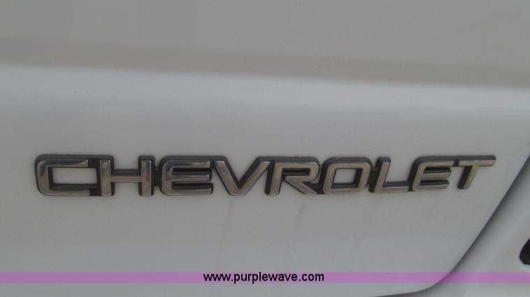 image for item G2247 2002 Chevrolet Venture LS van