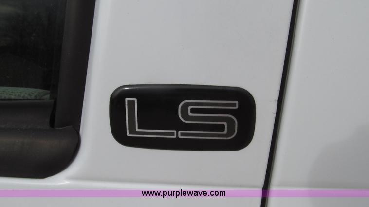 image for item G2247 2002 Chevrolet Venture LS van