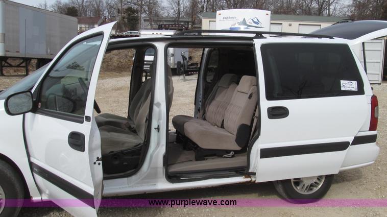 image for item G2247 2002 Chevrolet Venture LS van