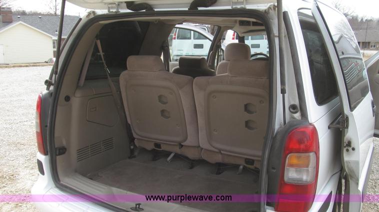 image for item G2247 2002 Chevrolet Venture LS van