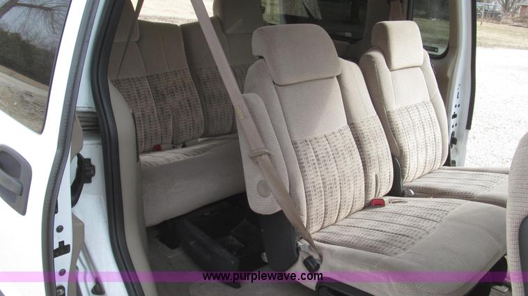 image for item G2247 2002 Chevrolet Venture LS van