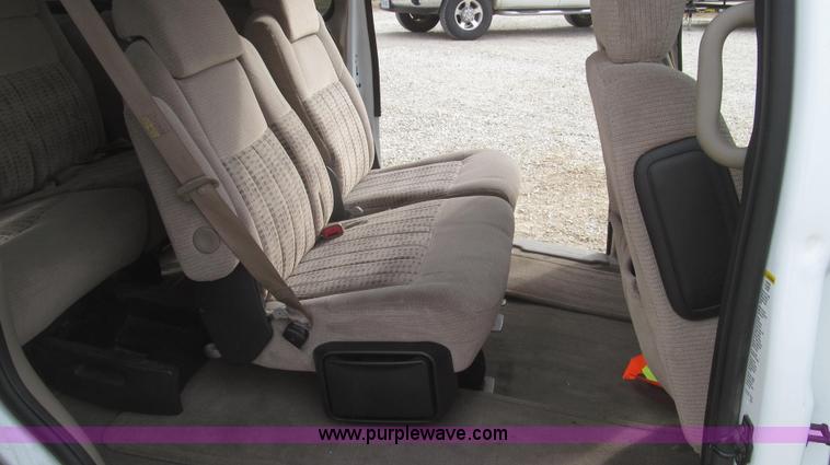 image for item G2247 2002 Chevrolet Venture LS van