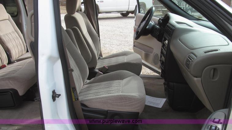 image for item G2247 2002 Chevrolet Venture LS van