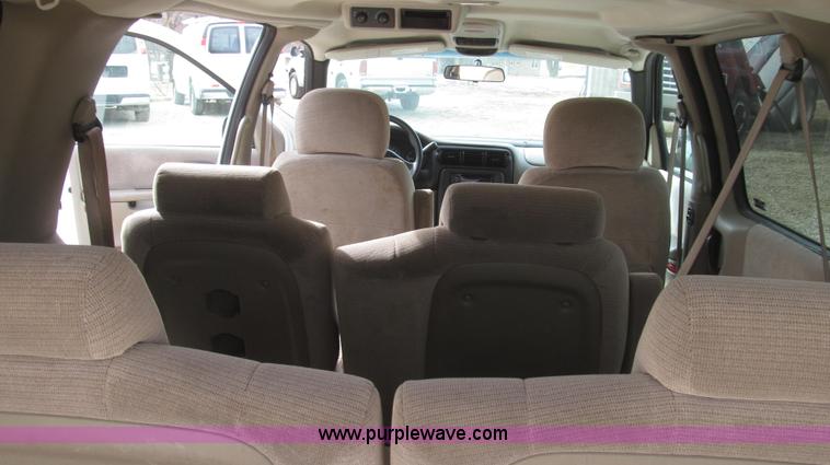 image for item G2247 2002 Chevrolet Venture LS van