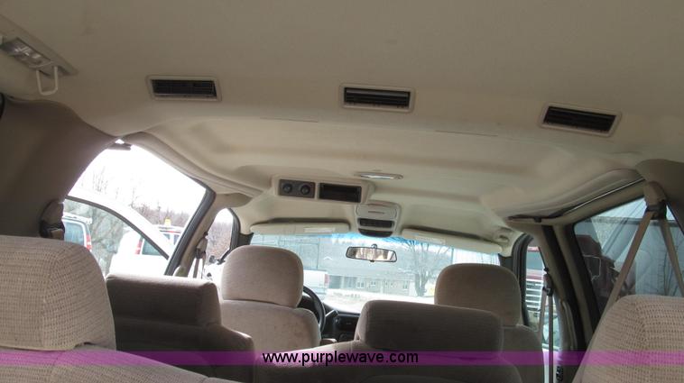 image for item G2247 2002 Chevrolet Venture LS van