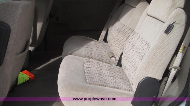 image for item G2247 2002 Chevrolet Venture LS van