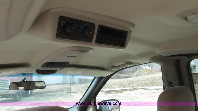 image for item G2247 2002 Chevrolet Venture LS van