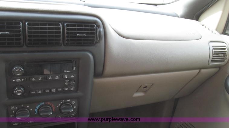 image for item G2247 2002 Chevrolet Venture LS van