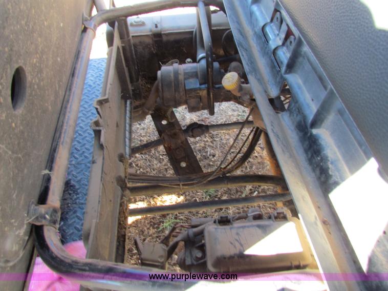 image for item G4458 2005 Kawasaki Mule 3010 utility vehicle