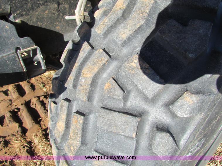 image for item G4458 2005 Kawasaki Mule 3010 utility vehicle