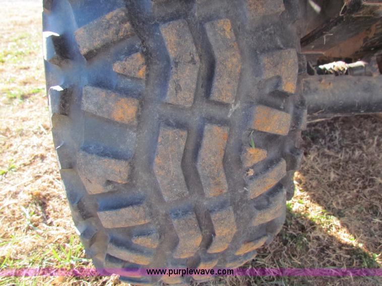 image for item G4458 2005 Kawasaki Mule 3010 utility vehicle