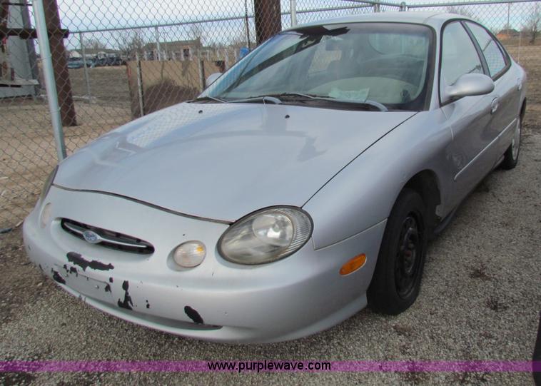 image for item G4472 1998 Ford Taurus LX