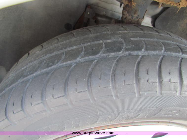 image for item G4472 1998 Ford Taurus LX