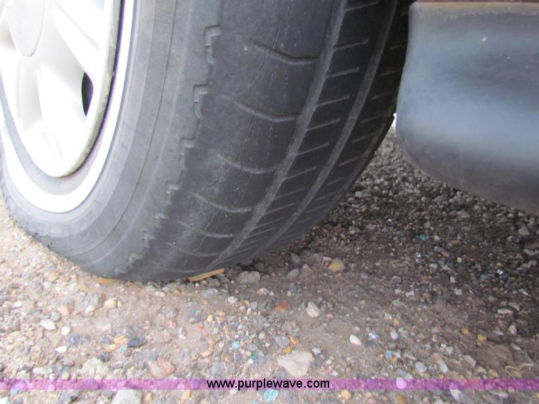 image for item G4472 1998 Ford Taurus LX